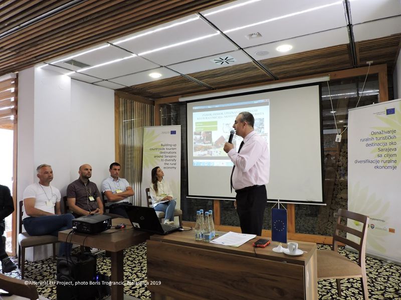 62403721_2098050933654481_2058131148374016_n